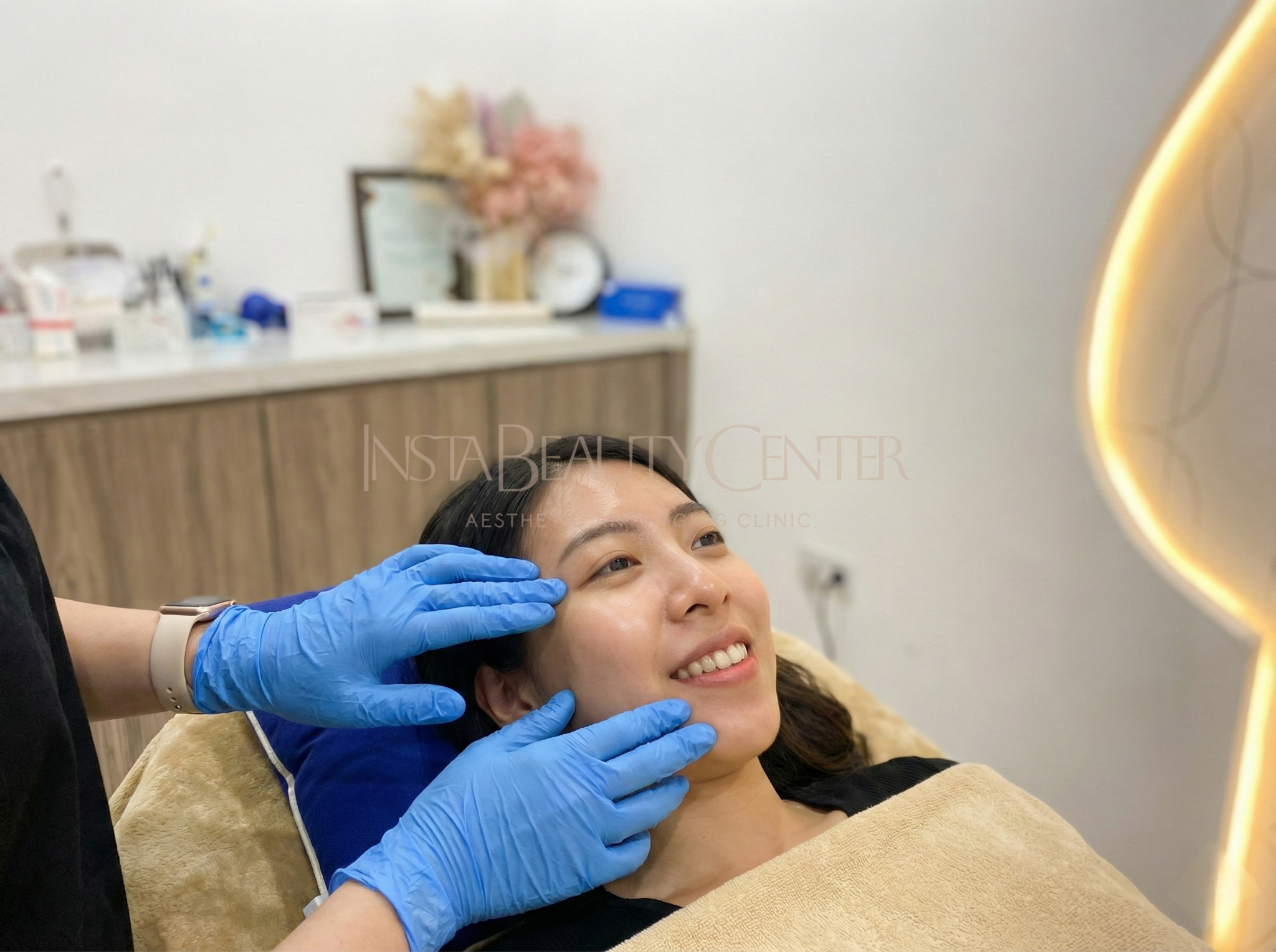 tips kulit kencang, volume kulit lebih sehat, Kembalikan Volume & Elastisitas Wajah Secara Alami insta beauty center